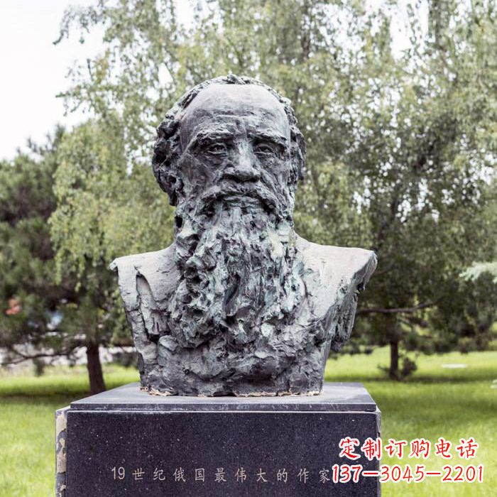 济南19世纪俄国最伟大的作家列夫·尼古拉耶维奇·托尔斯泰雕像