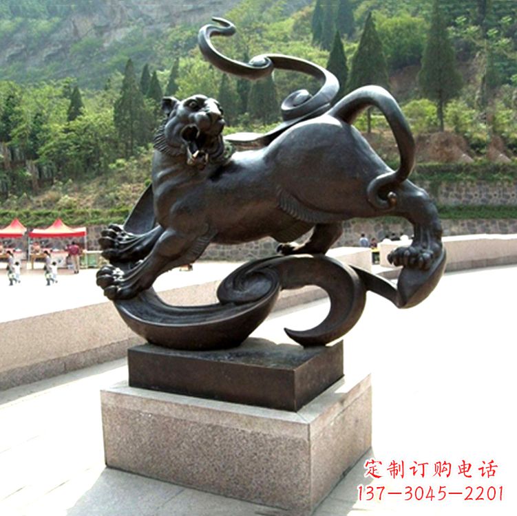 济南纯铜雕刻的熊猫动物雕塑
