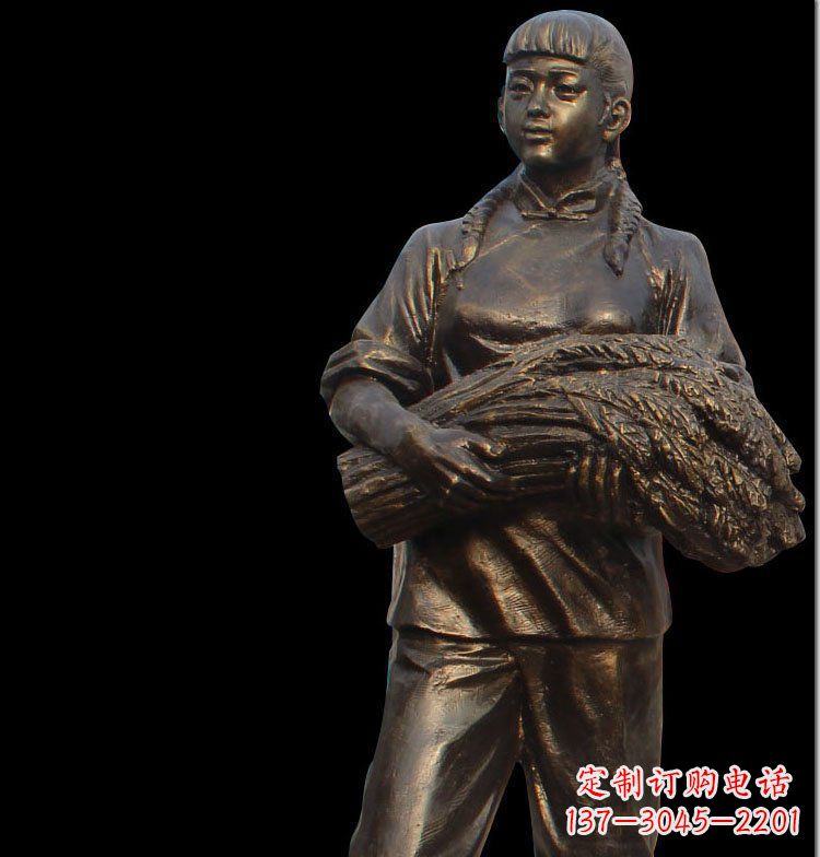 济南抱着稻谷的女人农场人物铜雕