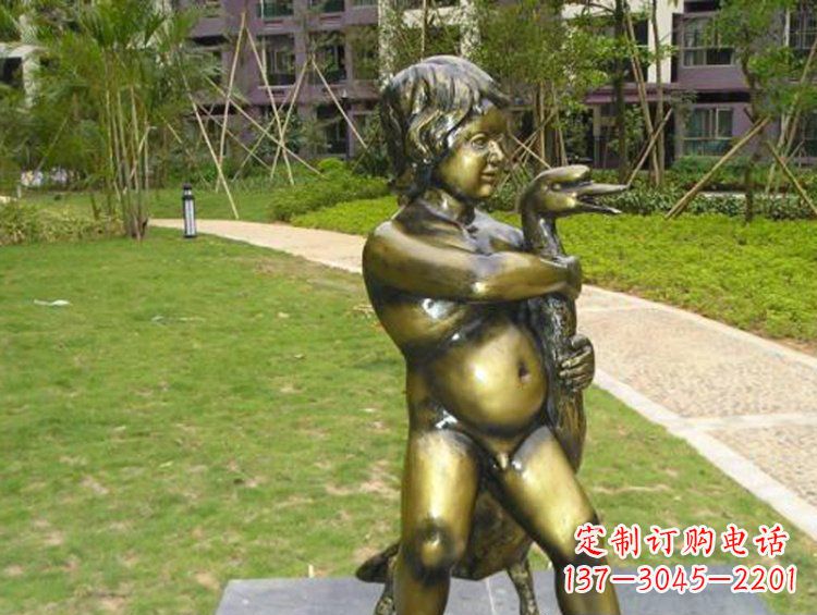 济南新颖童真男孩城市玻璃钢仿铜景观雕塑