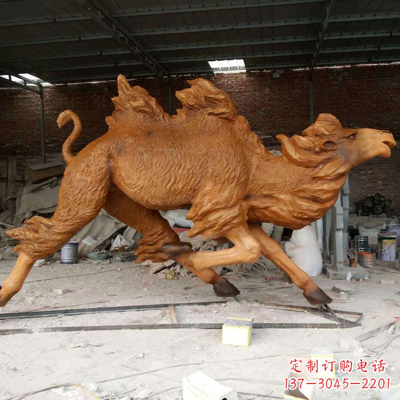 济南奔跑的骆驼仿真雕塑