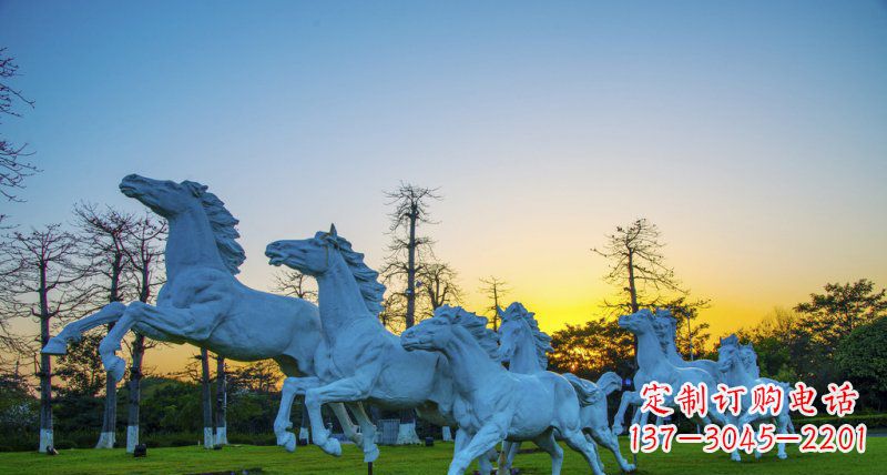 济南新颖活力的马群雕塑奔跑的马