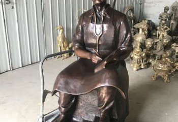 济南白求恩坐姿纯铜雕塑赞颂英雄的象征