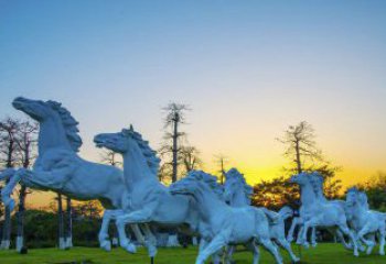 济南新颖活力的马群雕塑奔跑的马
