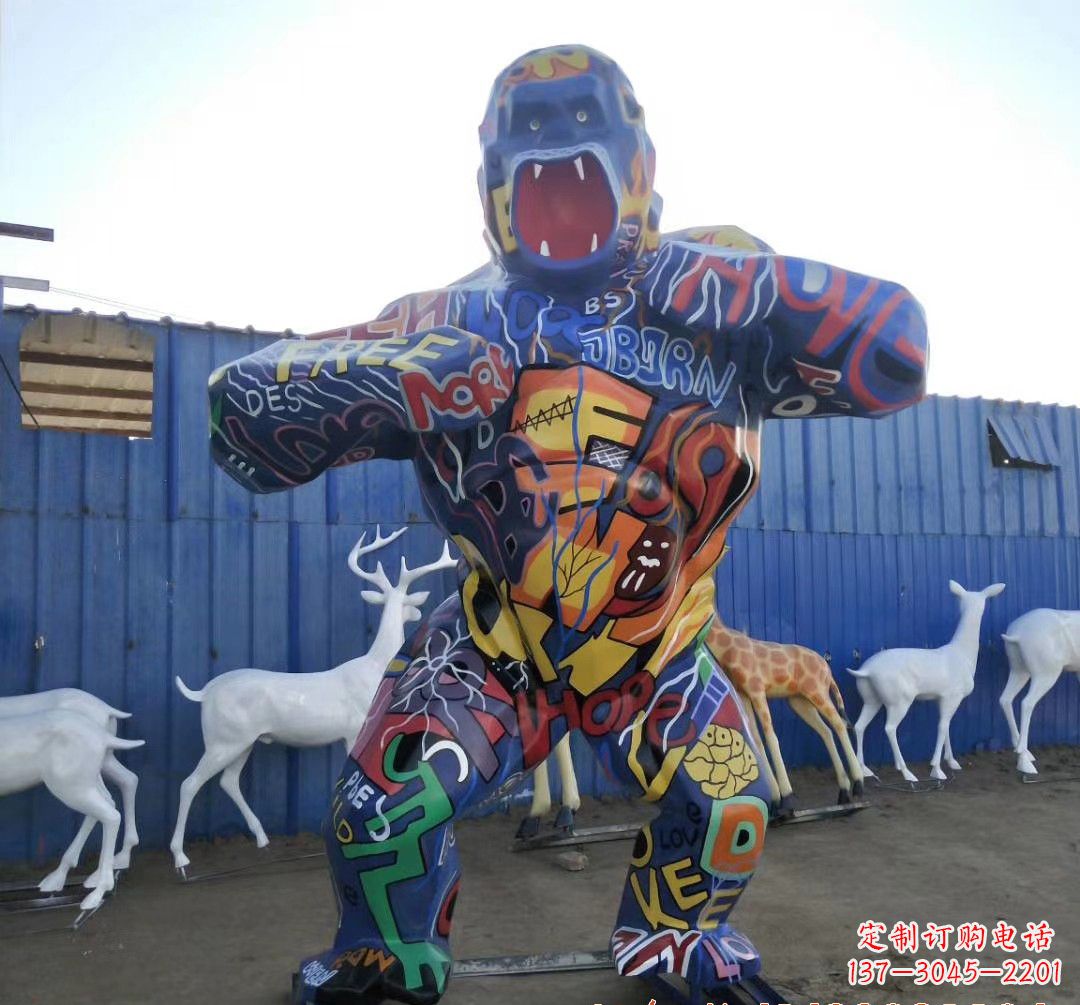 济南玻璃钢彩绘大猩猩雕塑
