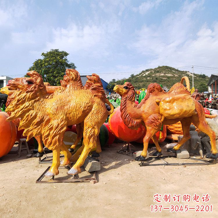 济南玻璃钢彩绘仿真骆驼雕塑