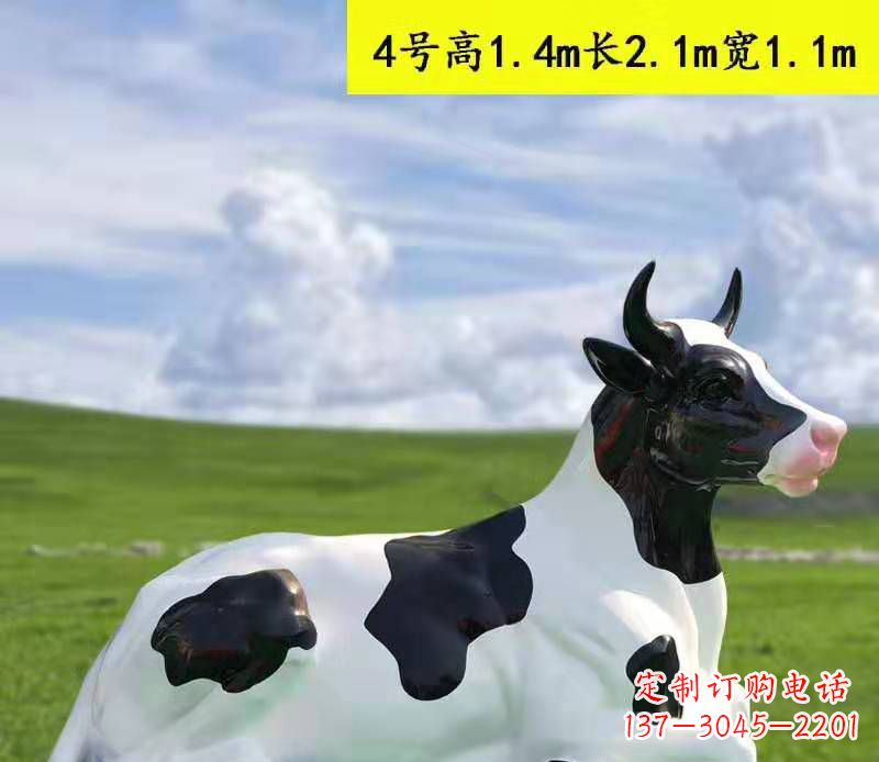 济南玻璃钢彩绘黑白奶牛雕塑