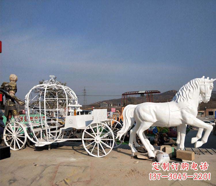 济南玻璃钢城市的马车雕塑