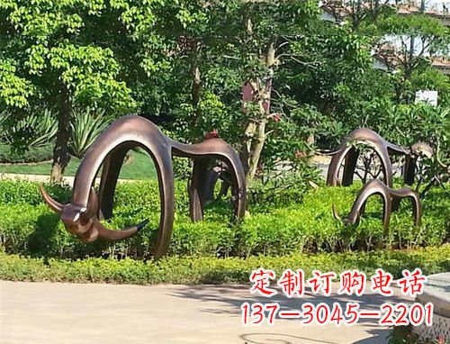 济南玻璃钢动物雕塑公园草坪的美丽装饰