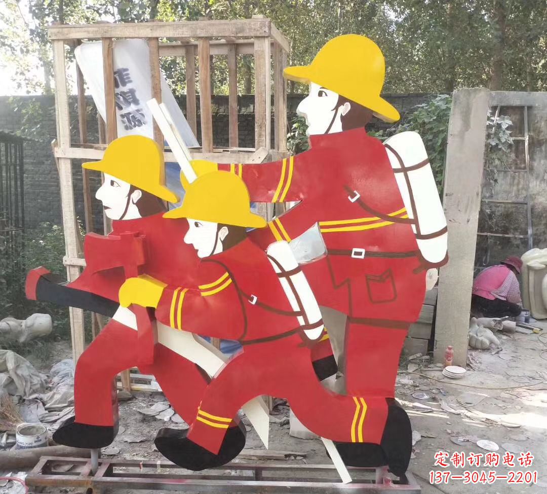 济南玻璃钢消防员雕塑——精致的园林景观装饰
