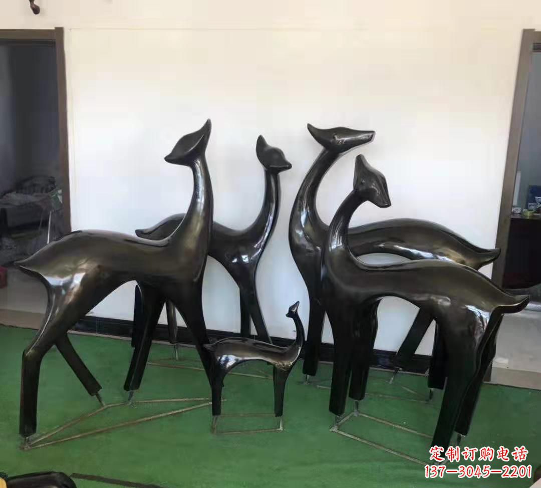 济南玻璃钢仿铜鹿雕塑完美点缀庭院景观