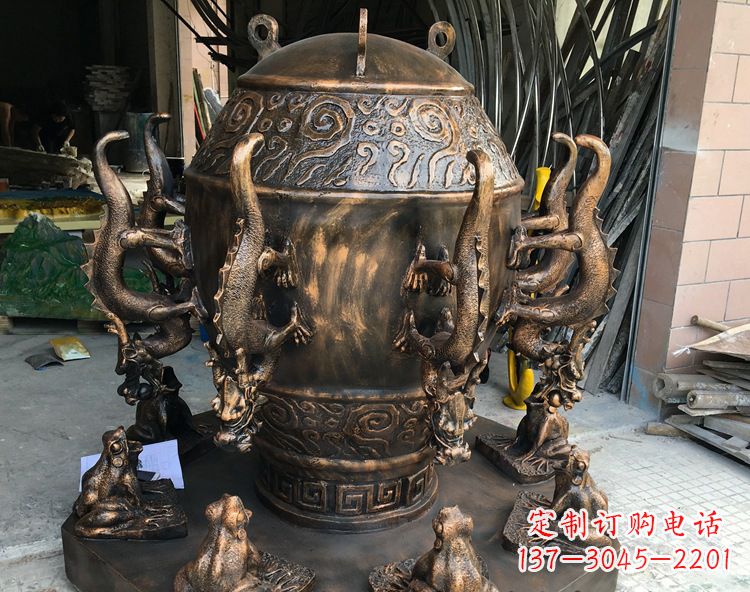 济南玻璃钢仿铜地动仪雕塑中国古代文化精髓