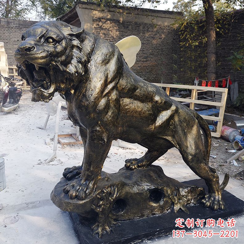 济南玻璃钢制老虎雕塑