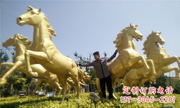济南高雅而古典的玻璃钢马雕塑