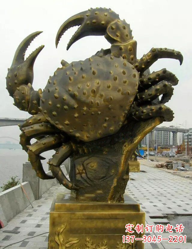 济南玻璃钢仿铜螃蟹公园动物雕塑