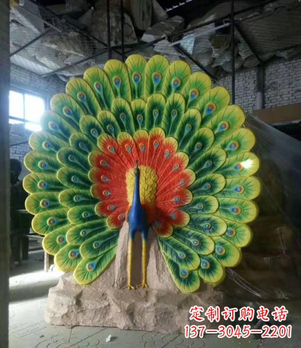 济南玻璃钢制作的孔雀雕塑