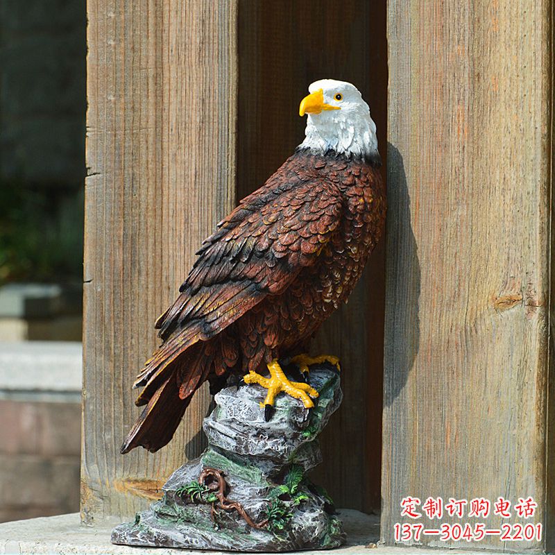 济南玻璃钢老鹰雕塑——传递自然之美