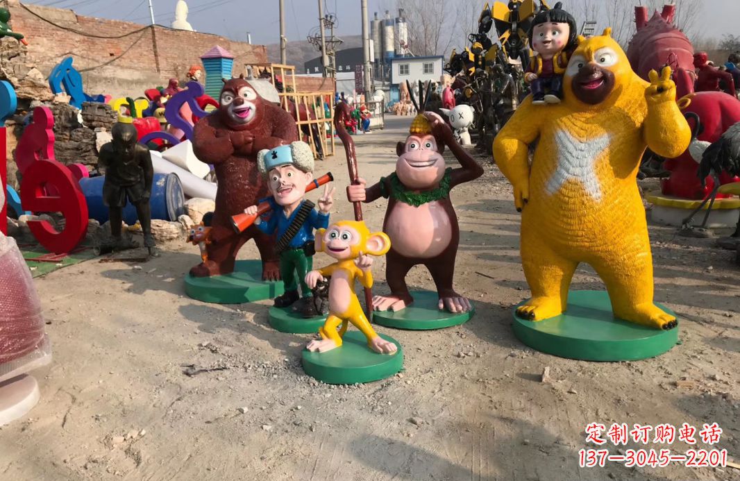 济南玻璃钢仿真熊二雕塑一种可爱的艺术品