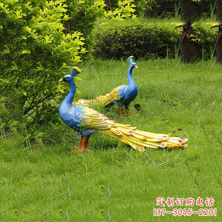 济南玻璃钢仿真孔雀雕塑-公园草坪动物摆件