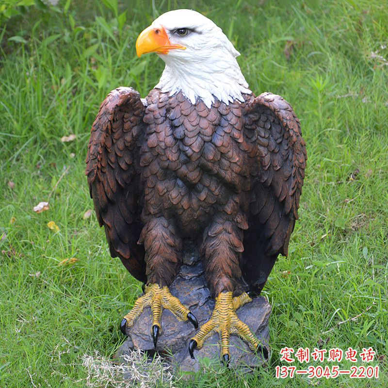 济南玻璃钢老鹰雕塑传统与现代的完美结合