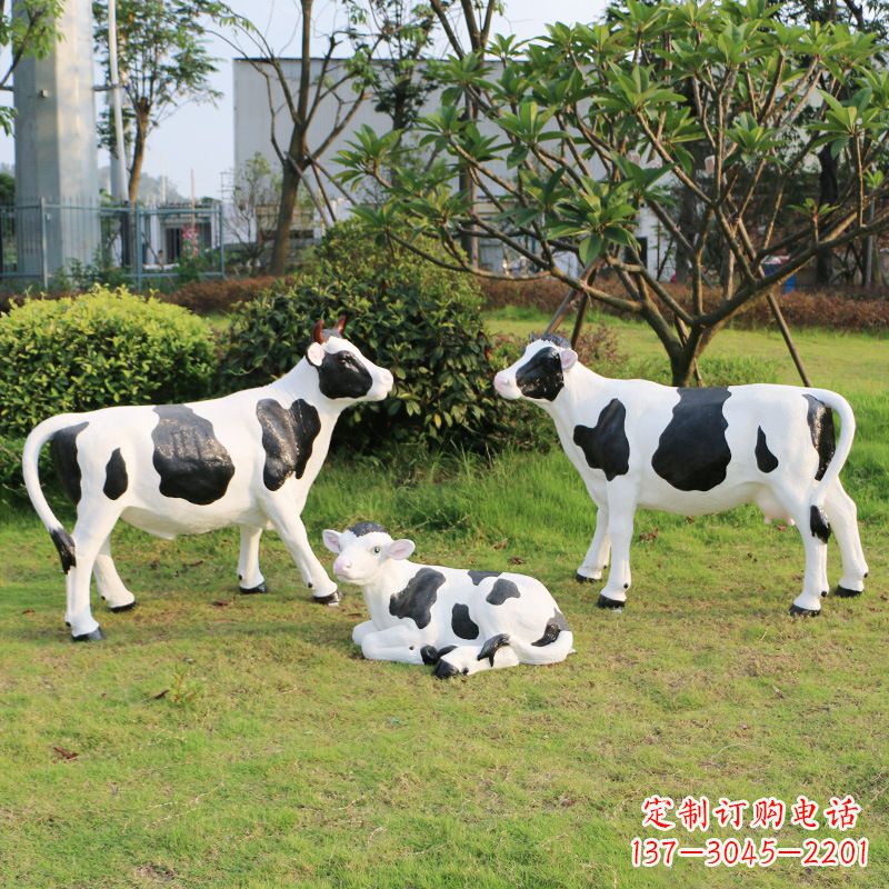 济南玻璃钢仿真奶牛雕塑