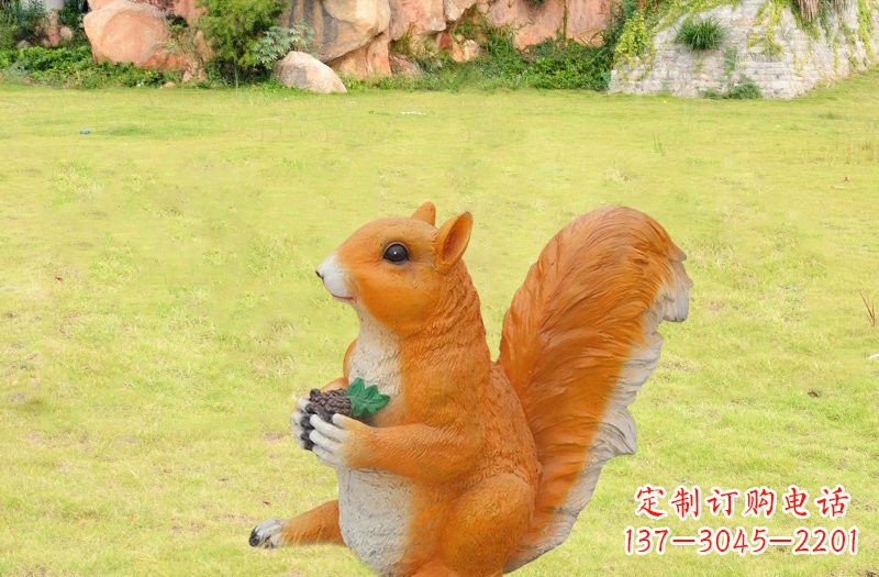 济南玻璃钢制作的松鼠雕塑