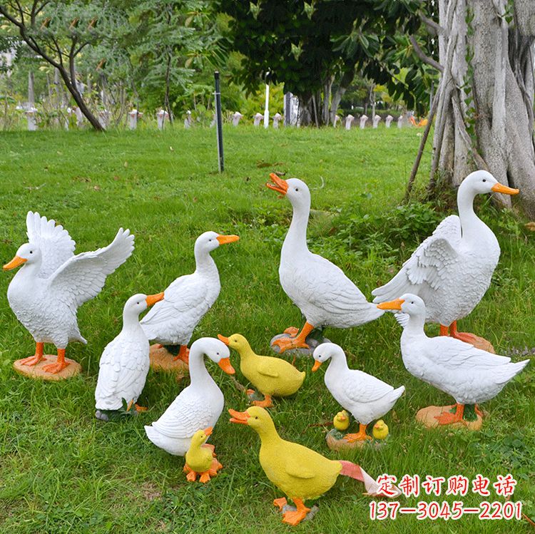 济南玻璃钢仿真动物雕塑——漫步田园风情