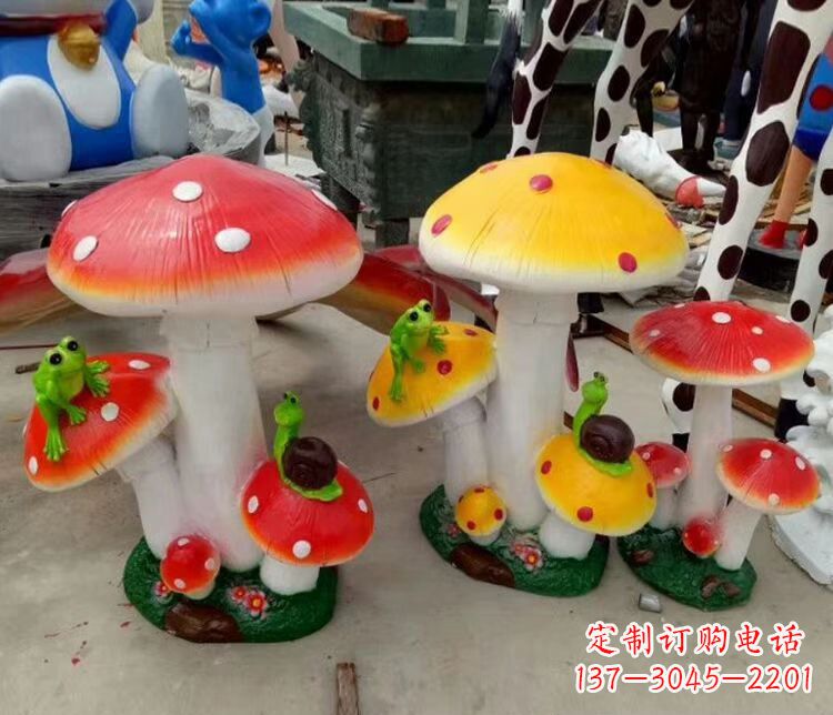 济南玻璃钢蘑菇雕塑精美多彩