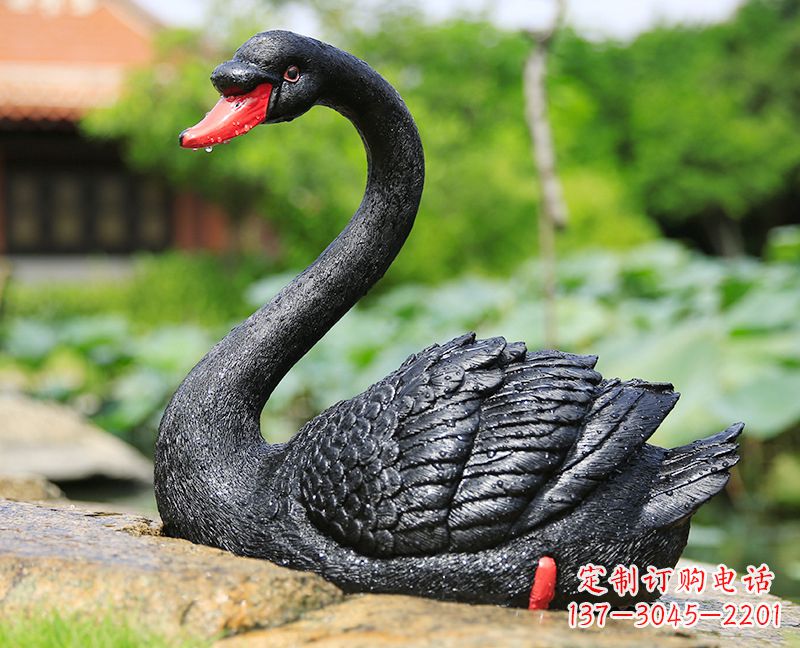 济南玻璃钢雕刻的黑色天鹅——美丽宁静的公园园林摆件