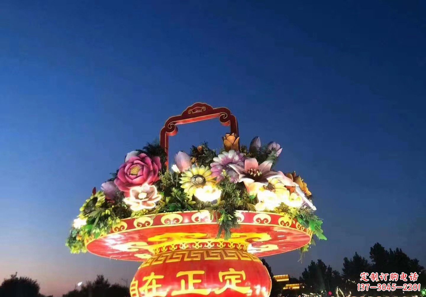 济南玻璃钢花篮景观雕塑让美景永恒