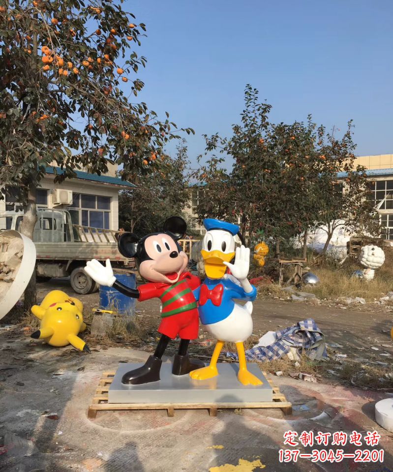 济南玻璃钢卡通唐老鸭和米老鼠雕塑公园卡通雕塑