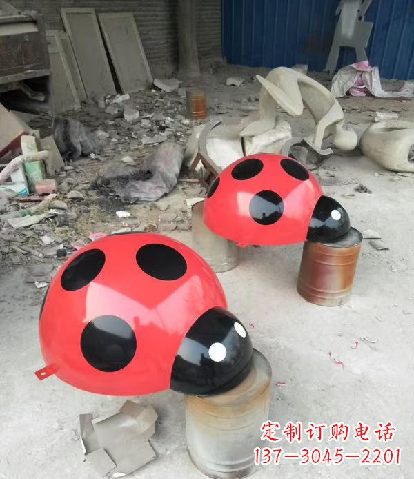 济南玻璃钢制瓢虫雕塑绚丽多彩的公园景观摆件