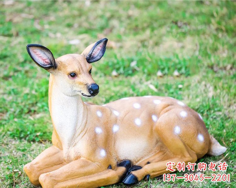 济南玻璃钢卧姿梅花鹿雕塑