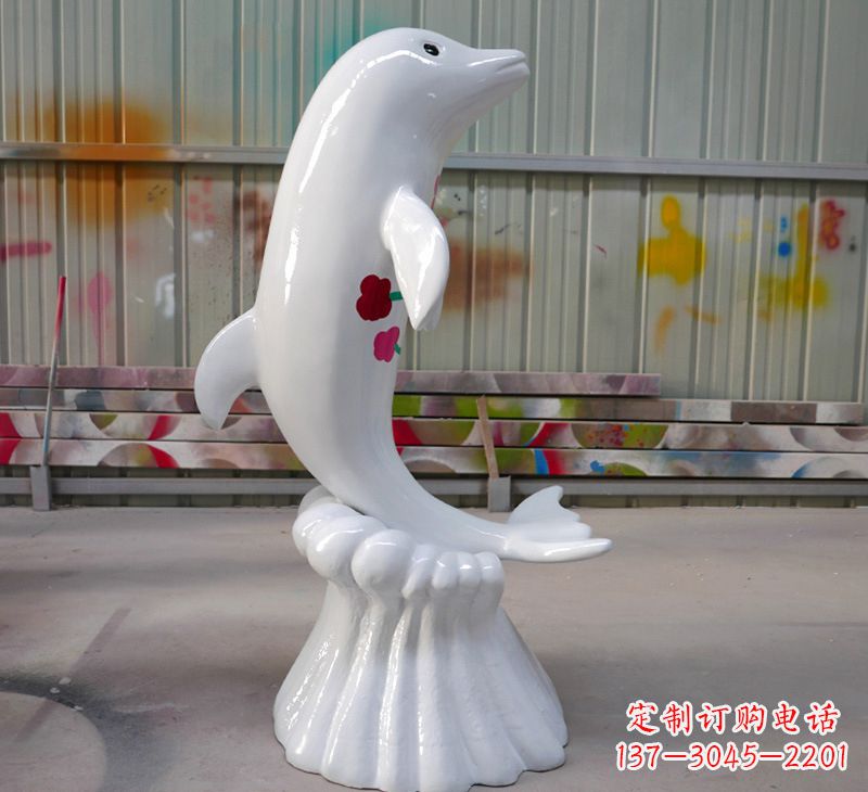 济南海豚的魅力玻璃钢海豚雕塑