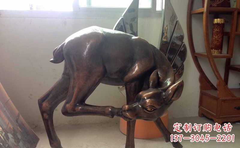 济南玻璃钢小鹿仿铜动物雕塑