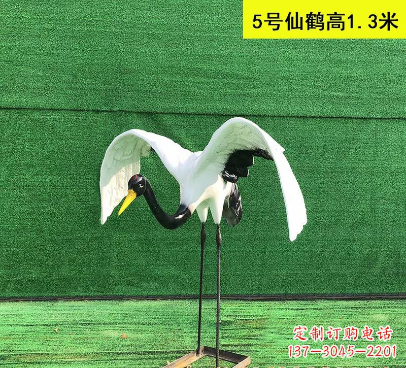 济南玻璃钢展翅仙鹤雕塑