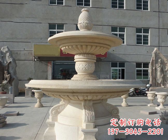 济南菠萝雕塑点缀小区景观的精美艺术品