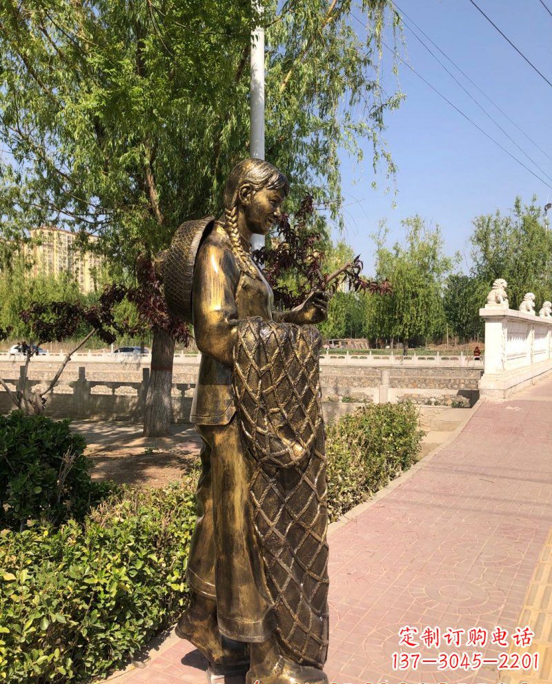 济南农家女人的铜雕之美