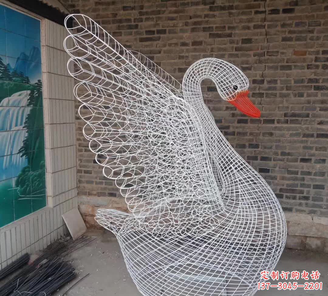 济南不锈钢制天鹅雕塑象征着和谐与美好