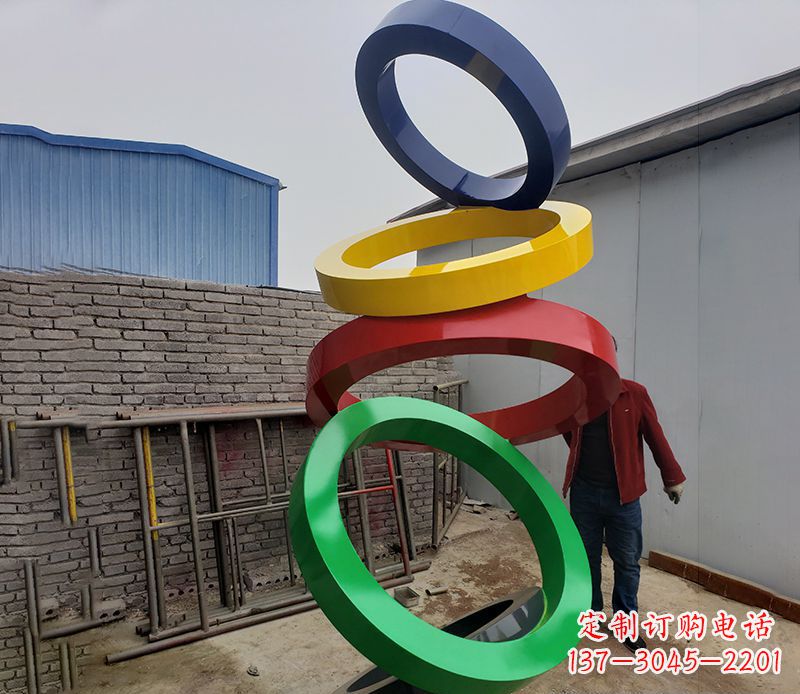 济南璀璨缤纷的不锈钢圆环雕塑