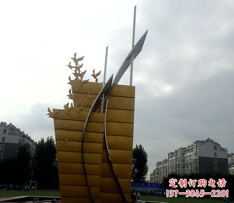 济南不锈钢帆船雕塑象征城市的起航