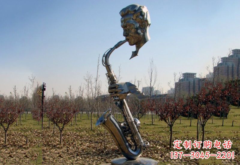 济南静谧而神秘的不锈钢萨克斯雕塑