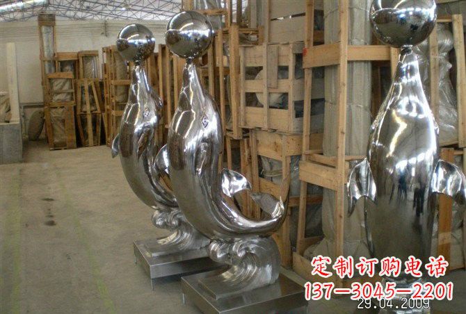 济南不锈钢海豚顶球雕塑