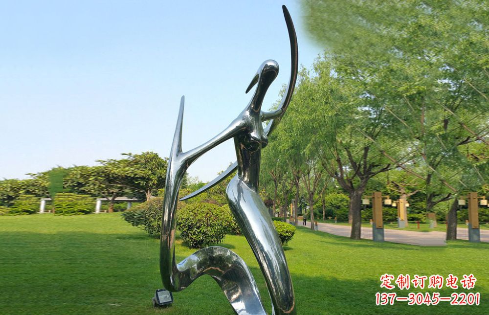 济南不锈钢美女雕塑给公园注入活力