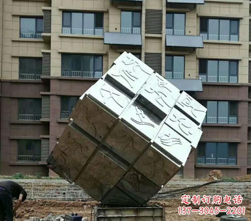 济南不锈钢抽象魔方雕塑