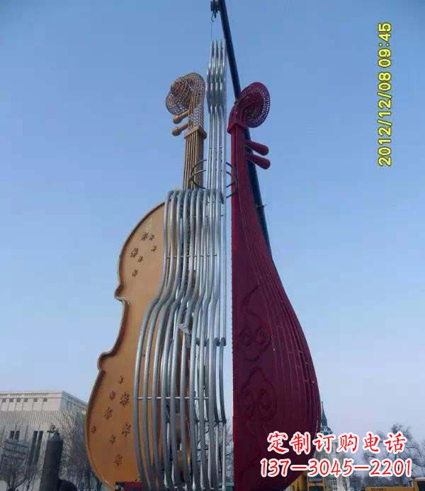 济南不锈钢琵琶雕塑演奏着灵魂之音