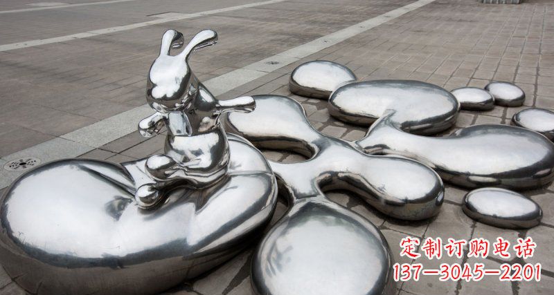 济南不锈钢兔子雕塑——精美的水滴广场装饰