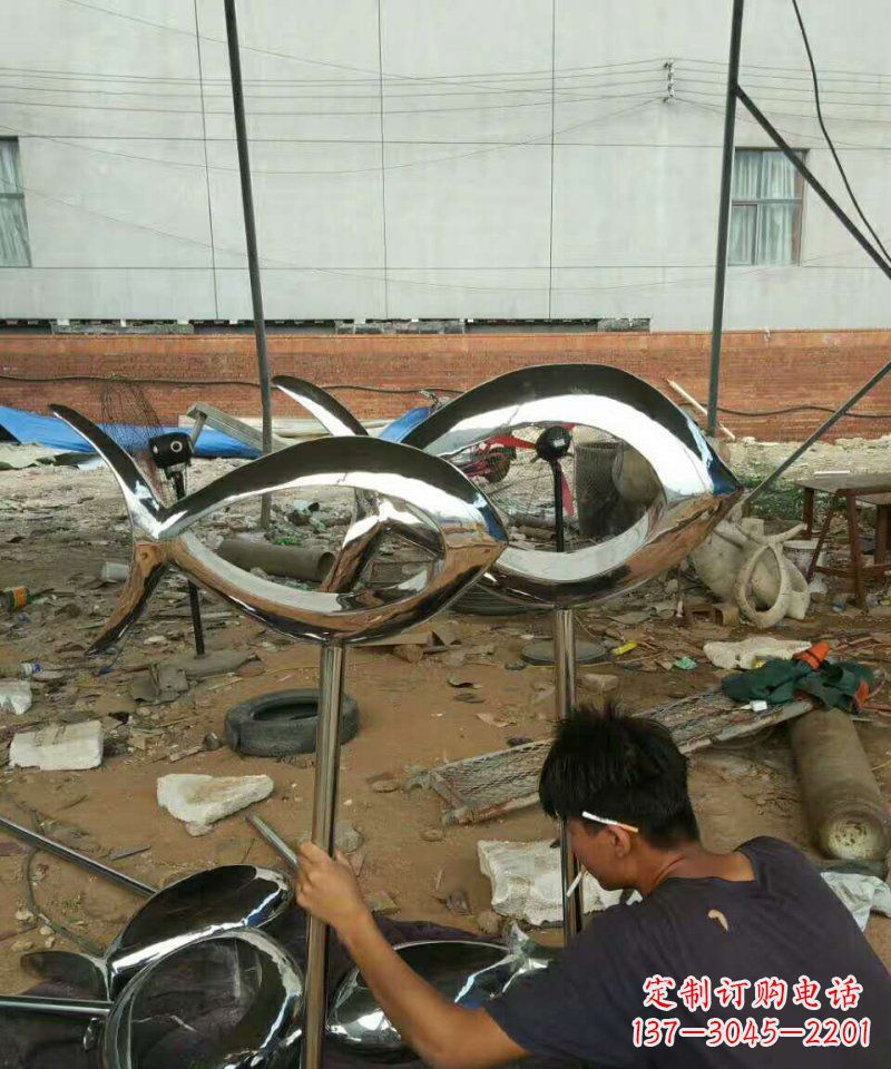 济南不锈钢抽象鱼动物雕塑 (2)