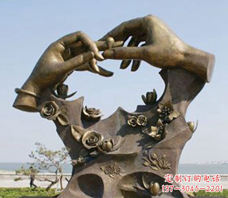 济南不锈钢戒指雕塑表达爱的艺术精品