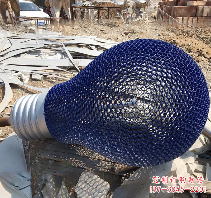 济南不锈钢灯泡雕塑灯光下的美丽之美